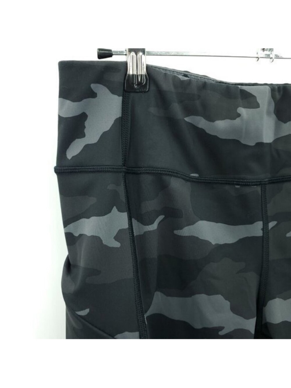 Athleta Camo Contender 7/8 Tight Legging L Powerlift Black/Gray Camo - Picture 4 of 14